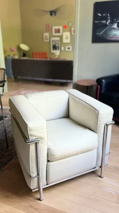 Pamono Vintage LC2 Chair by Le Corbusier and Pierre Jeanneret and Charlotte Perriand for Cassina, 1970s New