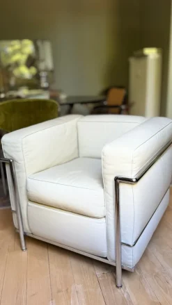 Pamono Vintage LC2 Chair by Le Corbusier and Pierre Jeanneret and Charlotte Perriand for Cassina, 1970s New