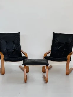 Pamono Vintage Leather Armchairs and Pouf, 1970s, Set of 3 Hot