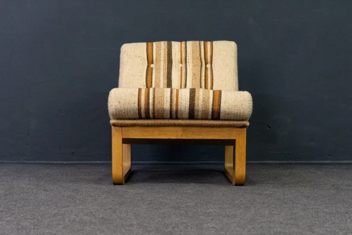 Pamono Vintage Lounge Chairs and Coffee Table, Set of 3 Discount