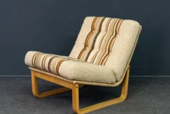 Pamono Vintage Lounge Chairs and Coffee Table, Set of 3 Discount