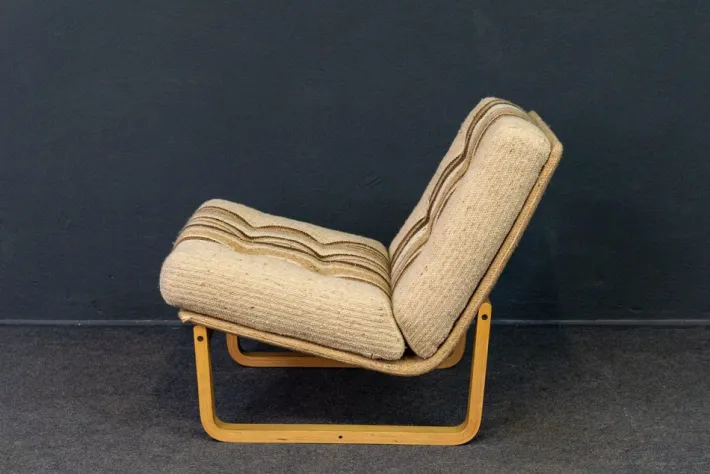 Pamono Vintage Lounge Chairs and Coffee Table, Set of 3 Discount