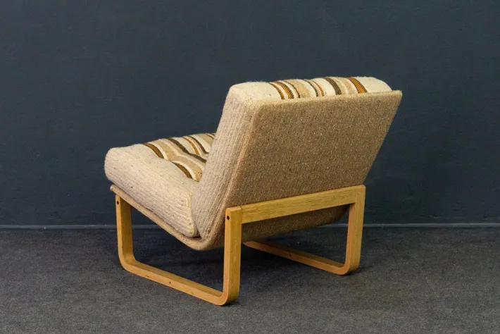 Pamono Vintage Lounge Chairs and Coffee Table, Set of 3 Discount