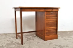 Pamono Vintage Oak Childrens Desk with Roller Door, 1950s Best