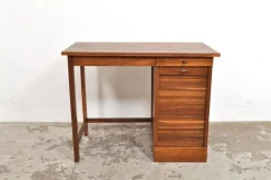 Pamono Vintage Oak Childrens Desk with Roller Door, 1950s Best
