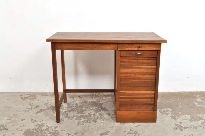 Pamono Vintage Oak Childrens Desk with Roller Door, 1950s Best