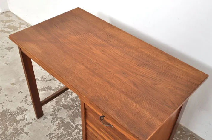 Pamono Vintage Oak Childrens Desk with Roller Door, 1950s Best