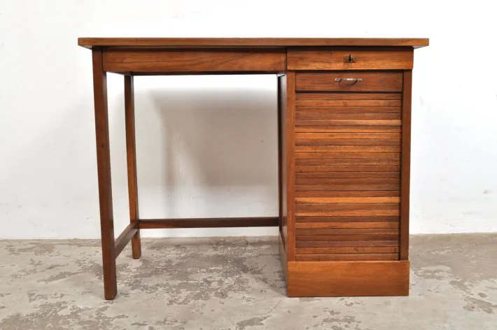 Pamono Vintage Oak Childrens Desk with Roller Door, 1950s Best