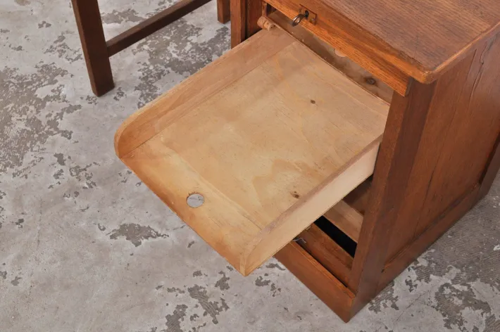 Pamono Vintage Oak Childrens Desk with Roller Door, 1950s Best