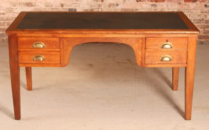 Pamono Vintage Oak Kneehole Desk with Leather Top from Lita Online