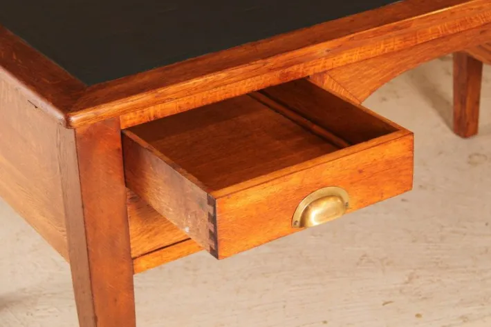 Pamono Vintage Oak Kneehole Desk with Leather Top from Lita Online