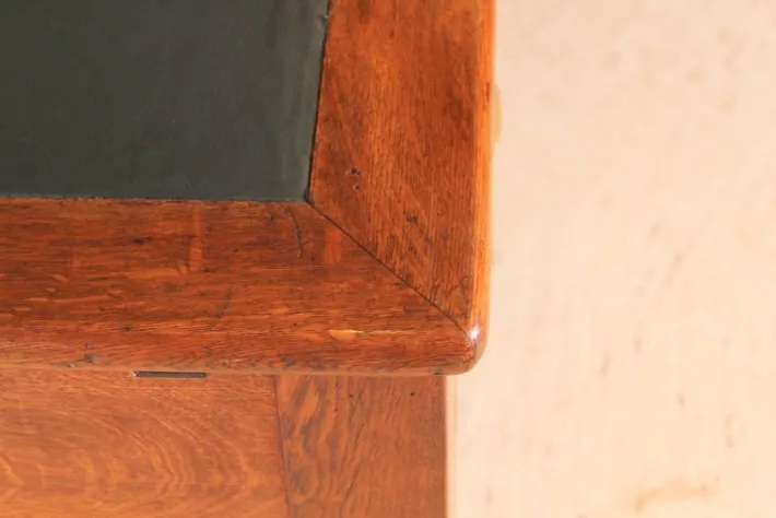 Pamono Vintage Oak Kneehole Desk with Leather Top from Lita Online