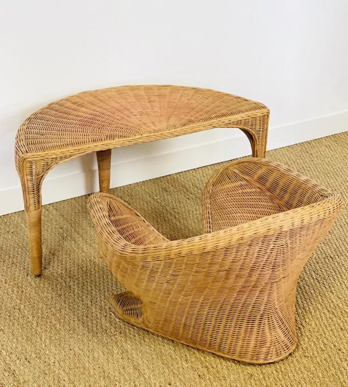 Pamono Vintage Sculptural Lotus Meditation Chair and Half-Moon Table in Rattan, 1970s, Set of 2 Outlet