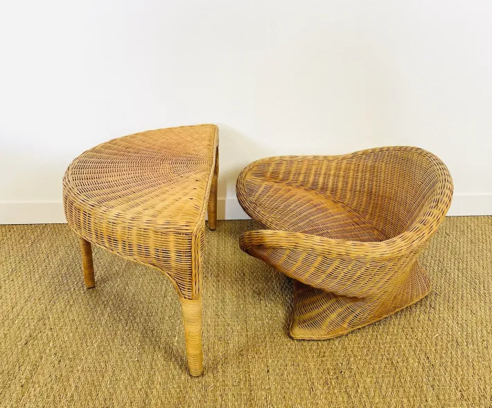 Pamono Vintage Sculptural Lotus Meditation Chair and Half-Moon Table in Rattan, 1970s, Set of 2 Outlet