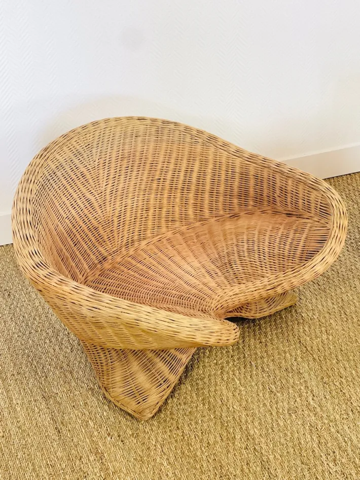 Pamono Vintage Sculptural Lotus Meditation Chair and Half-Moon Table in Rattan, 1970s, Set of 2 Outlet
