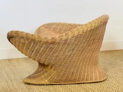 Pamono Vintage Sculptural Lotus Meditation Chair and Half-Moon Table in Rattan, 1970s, Set of 2 Outlet