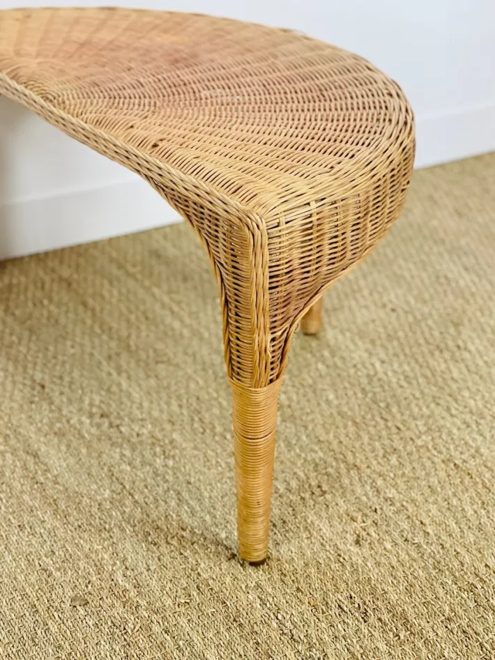 Pamono Vintage Sculptural Lotus Meditation Chair and Half-Moon Table in Rattan, 1970s, Set of 2 Outlet