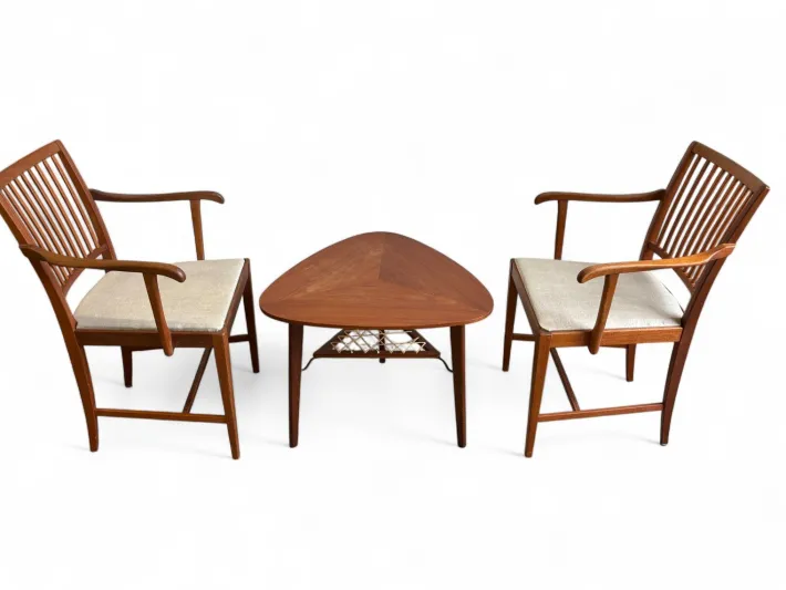 Pamono Vintage Swedish Chairs and Triangular Coffee Table by Carl Malmsten for Bodafors, 1950s, Set of 3 Outlet