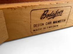 Pamono Vintage Swedish Chairs and Triangular Coffee Table by Carl Malmsten for Bodafors, 1950s, Set of 3 Outlet