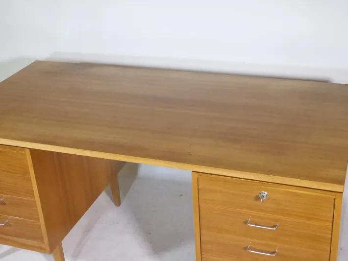 Pamono Vintage Walnut Desk, 1960s Outlet