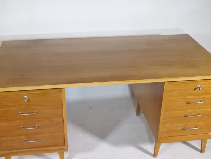 Pamono Vintage Walnut Desk, 1960s Outlet