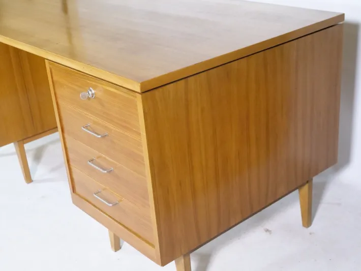 Pamono Vintage Walnut Desk, 1960s Outlet