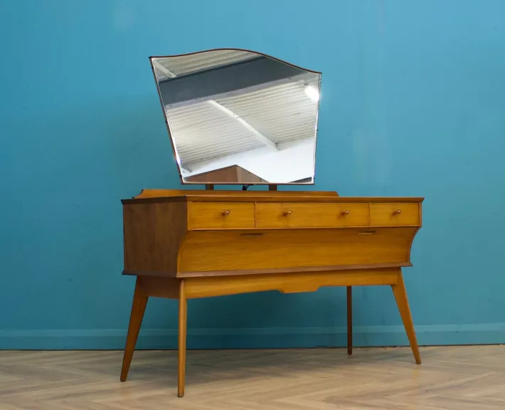 Pamono Vintage Walnut Dressing Table by Alfred Cox for Heals, 1960s Clearance