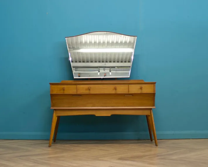 Pamono Vintage Walnut Dressing Table by Alfred Cox for Heals, 1960s Clearance
