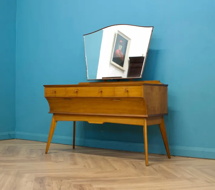 Pamono Vintage Walnut Dressing Table by Alfred Cox for Heals, 1960s Clearance