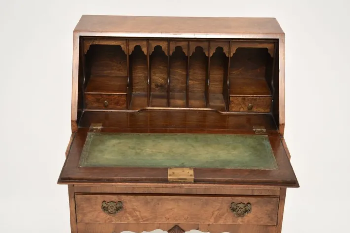Pamono Vintage Writing Desk in Burr Walnut, 1920s Online