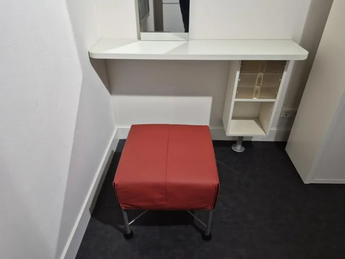 Pamono White Good Dressing Table with Mirror from Interlubke Best