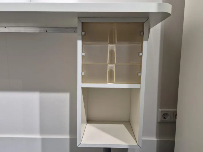 Pamono White Good Dressing Table with Mirror from Interlubke Best