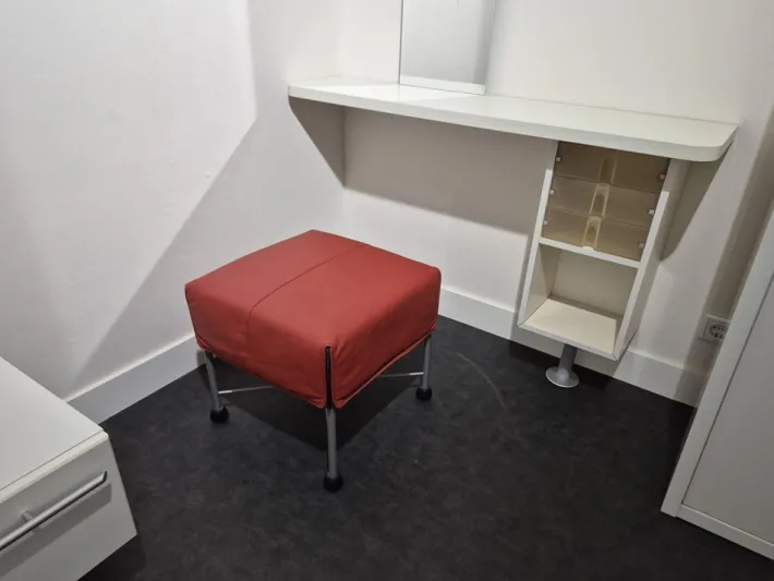 Pamono White Good Dressing Table with Mirror from Interlubke Best