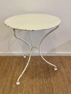 Pamono White Iron Pedestal Table Online
