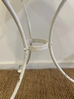 Pamono White Iron Pedestal Table Online