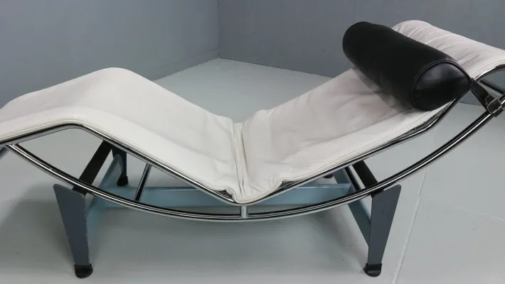 Pamono White Leather LC4 Chaise Longue by Le Corbusier for Cassina, 1960s Online