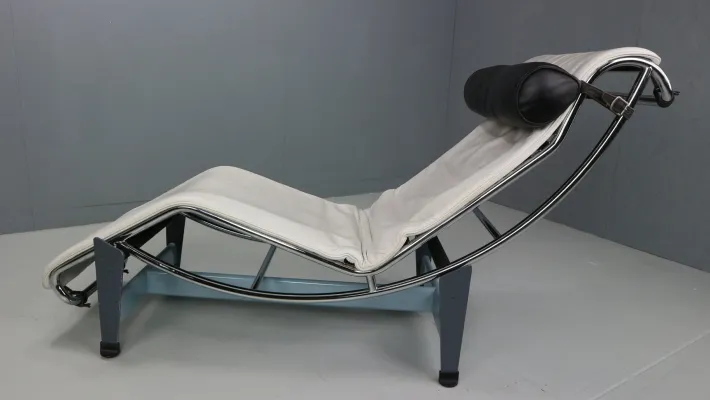 Pamono White Leather LC4 Chaise Longue by Le Corbusier for Cassina, 1960s Online