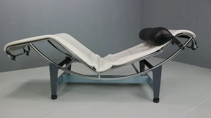 Pamono White Leather LC4 Chaise Longue by Le Corbusier for Cassina, 1960s Online