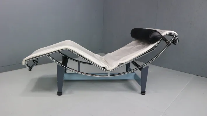 Pamono White Leather LC4 Chaise Longue by Le Corbusier for Cassina, 1960s Online