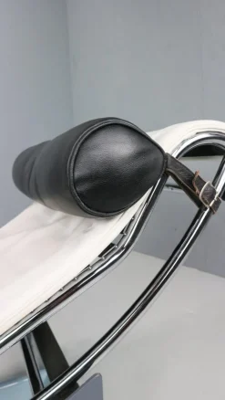 Pamono White Leather LC4 Chaise Longue by Le Corbusier for Cassina, 1960s Online