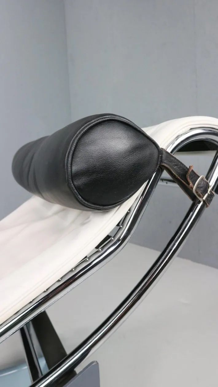 Pamono White Leather LC4 Chaise Longue by Le Corbusier for Cassina, 1960s Online