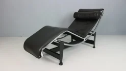 Pamono White Leather LC4 Chaise Longue by Le Corbusier for Cassina, 1980s Clearance