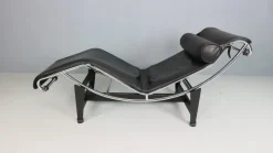Pamono White Leather LC4 Chaise Longue by Le Corbusier for Cassina, 1980s Clearance