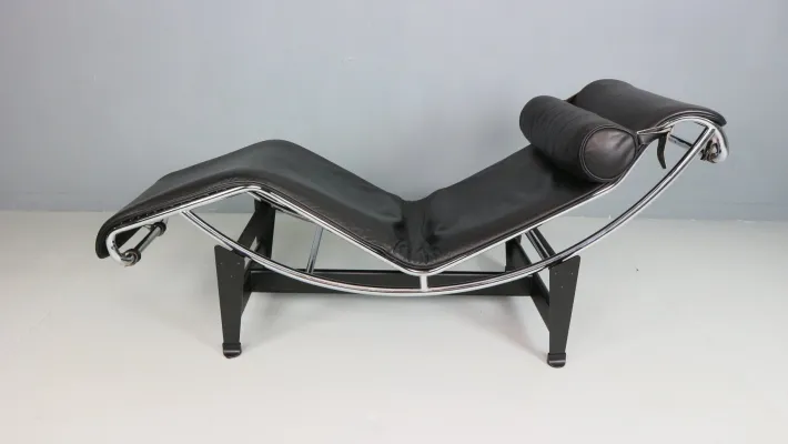 Pamono White Leather LC4 Chaise Longue by Le Corbusier for Cassina, 1980s Clearance