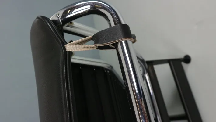 Pamono White Leather LC4 Chaise Longue by Le Corbusier for Cassina, 1980s Clearance