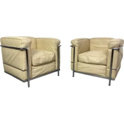 Pamono White Leather LC2 Club Chairs attributed to Le Corbusier for Cassina, 1970s, Set of 2 Sale