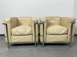 Pamono White Leather LC2 Club Chairs attributed to Le Corbusier for Cassina, 1970s, Set of 2 Sale