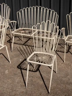 Pamono White Painted Wrought Iron and Metal Bistro Chairs and Sofa in the style of Mathieu Matégot, France, 1950s, Set of 5 Hot