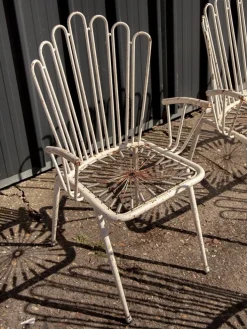 Pamono White Painted Wrought Iron and Metal Bistro Chairs and Sofa in the style of Mathieu Matégot, France, 1950s, Set of 5 Hot