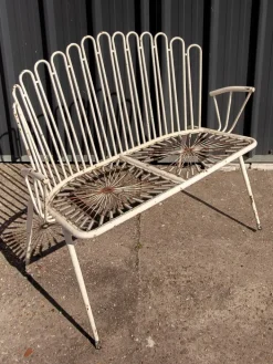 Pamono White Painted Wrought Iron and Metal Bistro Chairs and Sofa in the style of Mathieu Matégot, France, 1950s, Set of 5 Hot